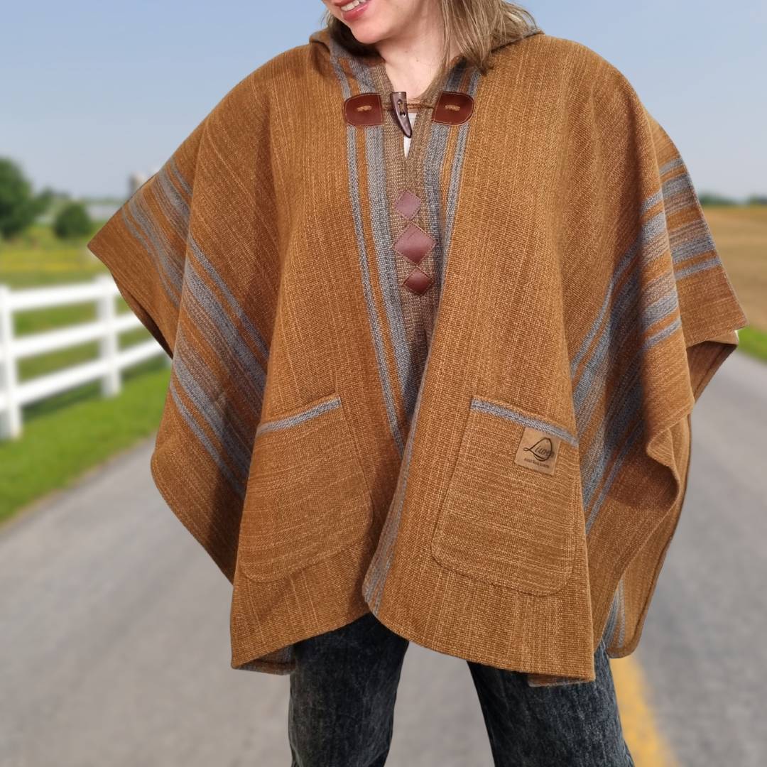 Poncho Mujer Café/Celeste con Capucha Tejido a Telar